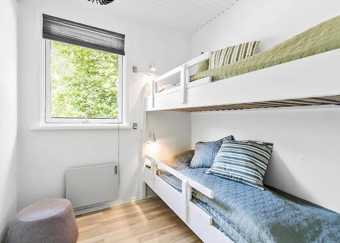 9010-aakirkeby-bjaelkeasen-5 *